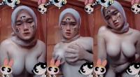 ABG Hijab Remas Susunya Sambil Desah