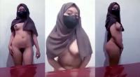 Ukhty Cantik Bugil di Depan Kamera