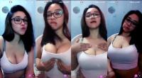 Marsha Remas Payudara Sambil Desah