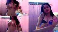 Cewek Cantik Telanjang di Kamar