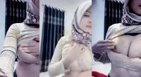 Nella Jilbab Cantik Keluarkan Susunya