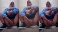 ABG SMP Mainin Memek di Toilet Sekolah